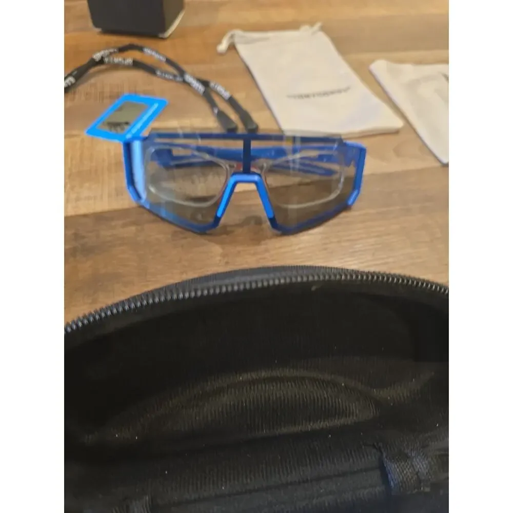 13218 STORYCOAST POLARIZED SPORTS GLASSES FOR MEN and WOMAN Blue Rim New